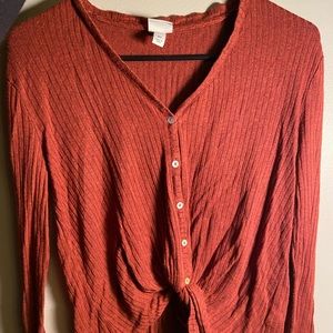 Long sleeve top (ties at the bottom)